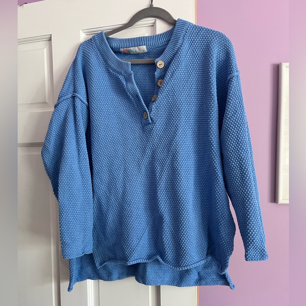 Free People sweater
Size XS